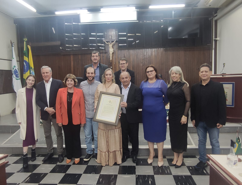 Simone Garcia, recebeu o Título de Cidadã Benemérita.