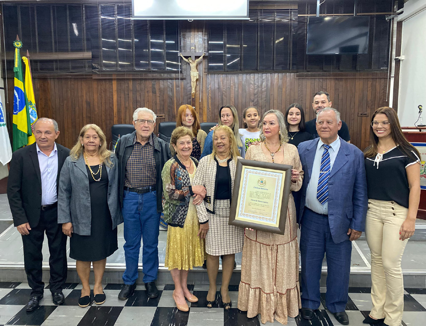 Simone Garcia, recebeu o Título de Cidadã Benemérita.