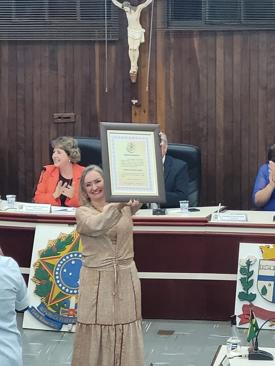 Simone Garcia, recebeu o Título de Cidadã Benemérita.